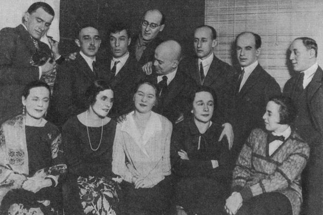 Reunión en casa de V. Maiakovski (Noviembre, 1925) Pasternak, Borís. Vida y Poesía. Ed. Noguer, España.1963.